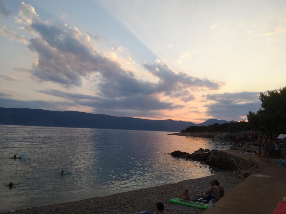 Apartments Vilim Pinezići Eksteriør billede