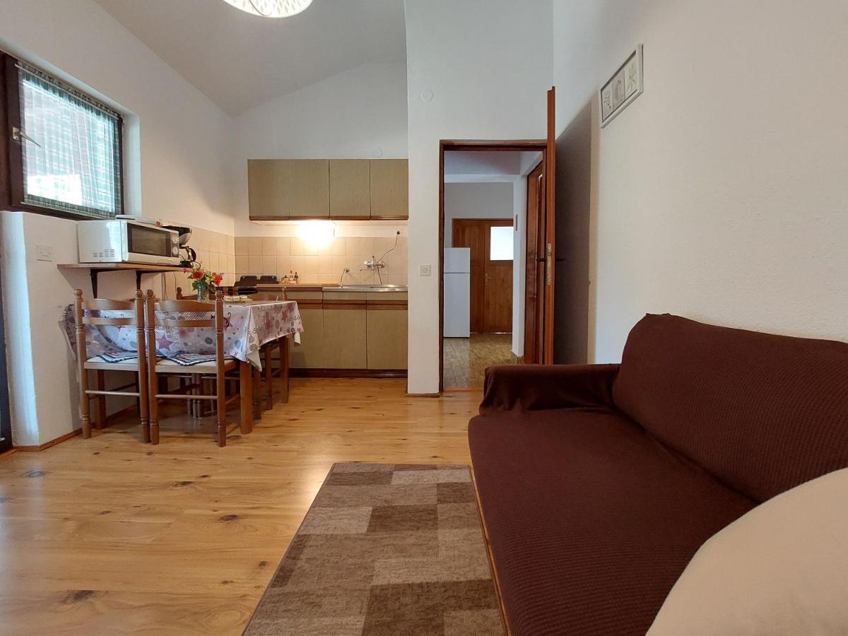 Apartments Vilim Pinezići Eksteriør billede